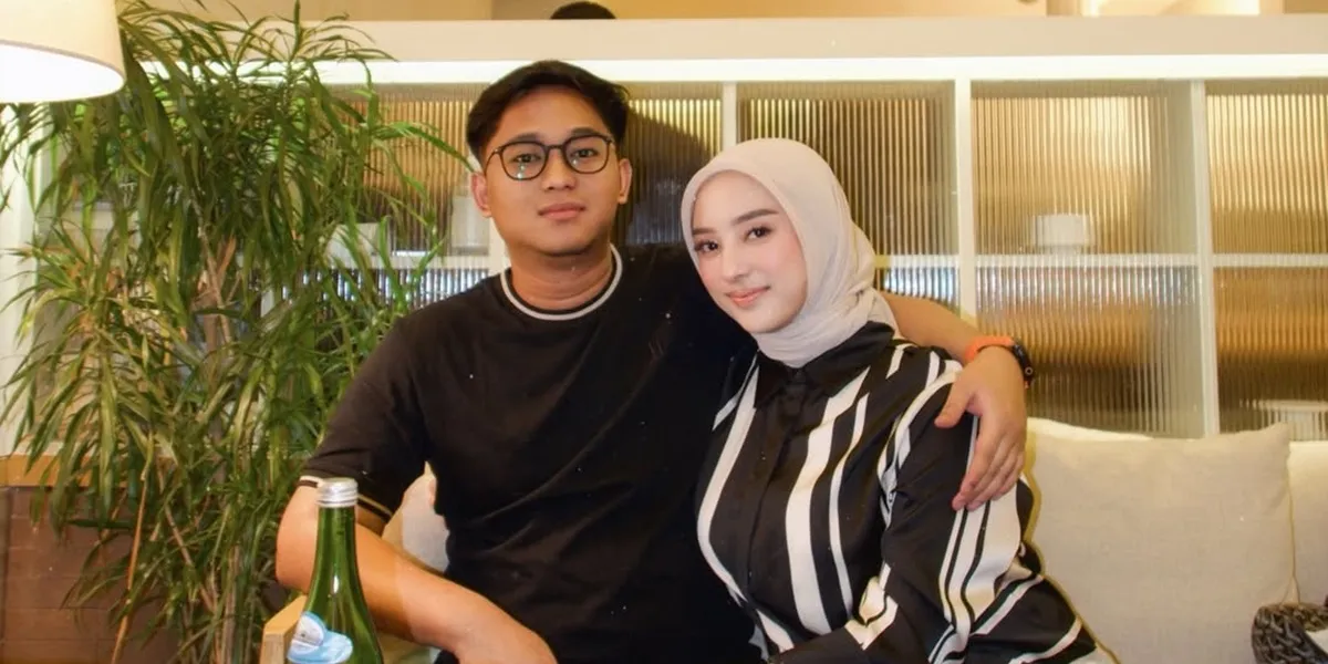 Doni Salmanan Released from Prison After 4 Years, Posts Photo with Wife