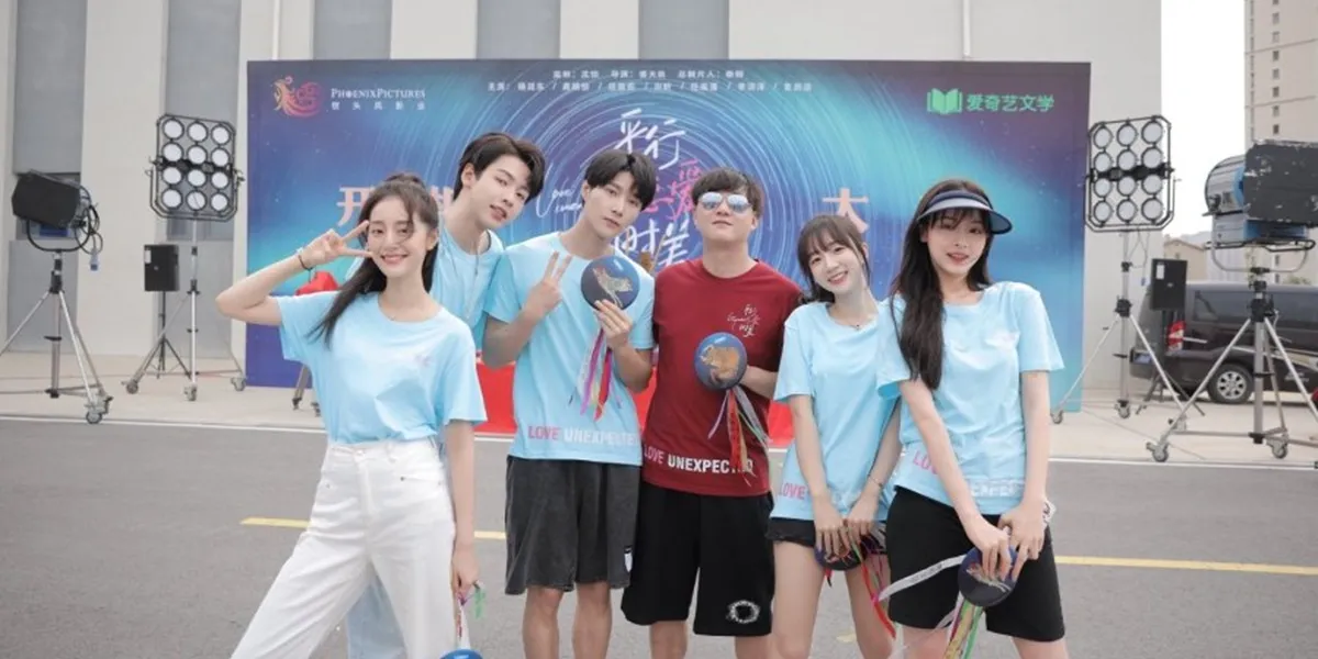 Chinese Drama of Someone's Transformation Like Cinderella When Falling in Love and Finding Identity