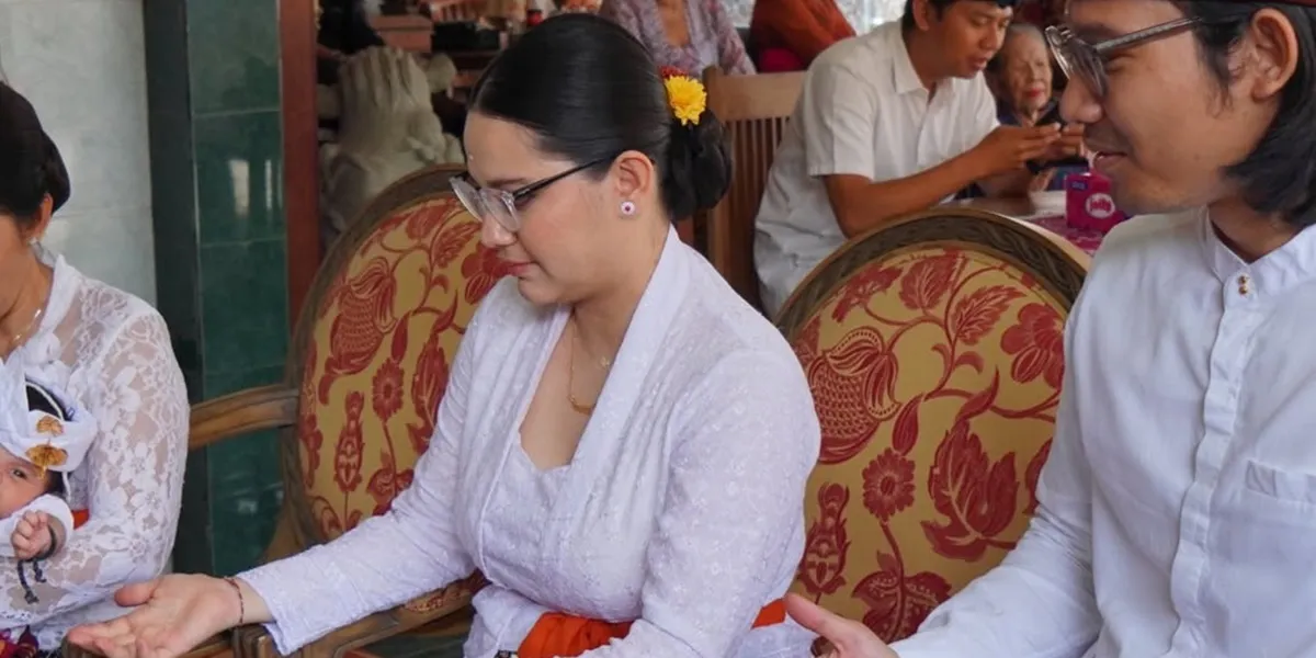 Elodie, Maxime Bouttier's Sister, Undergoes Mecolongan, a Hindu Tradition in Bali for Her Child