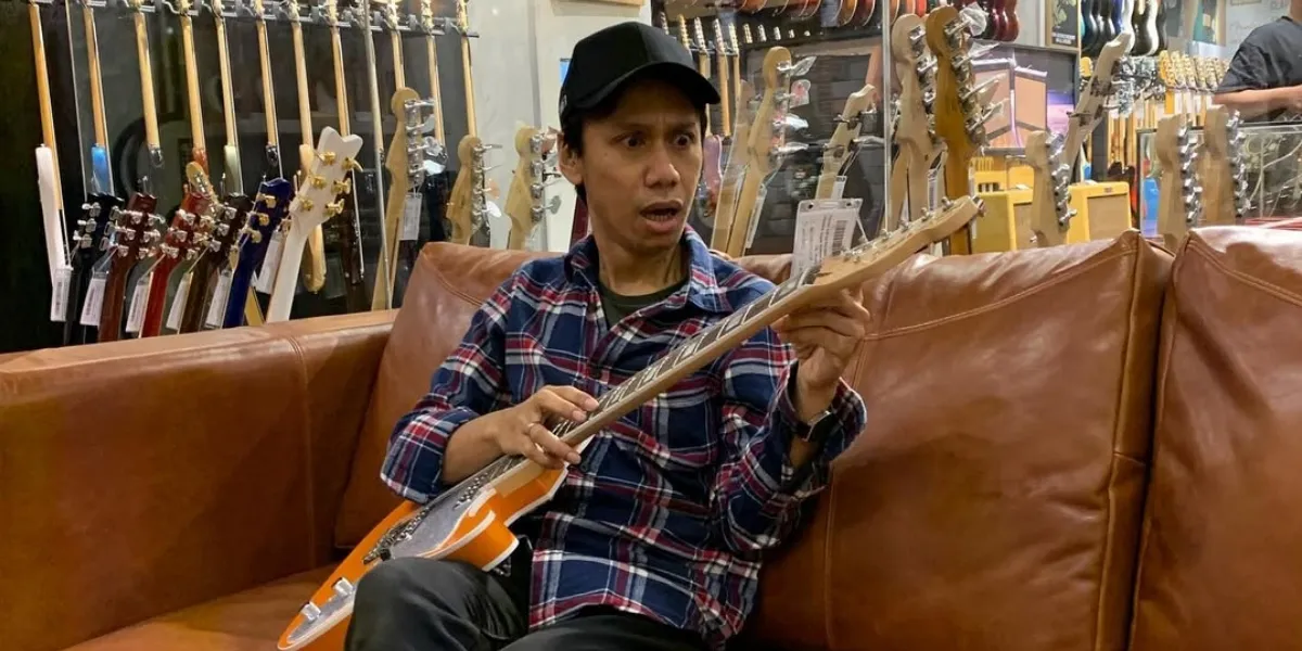 Eross Sheila On 7 Reveals the Secret of Learning Guitar for the First Time Using Skid Row Songs Since 1993!