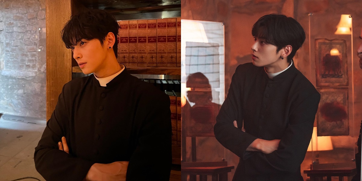 Photo Behind The Scene of Cha Eun Woo as a Priest in the Drama 'ISLAND', Making Fans Want to 'Exorcise' the Devil Until Confessing Sins