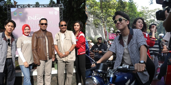 PHOTO: The Excitement of Hari Dilan, Dilan Movie Corner - Riding Bandros