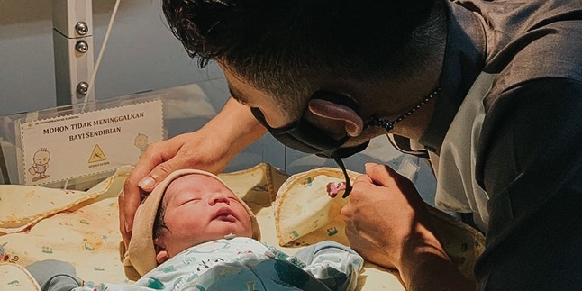 First Photo of Rizki DA and Nadya Mustika's Child, The Dangdut Singer Becomes a Ready Father - Accompany the Birth Process