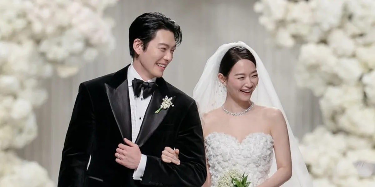 Wedding Photos of Kim Woo Bin and Shin Min Ah Like a Drama