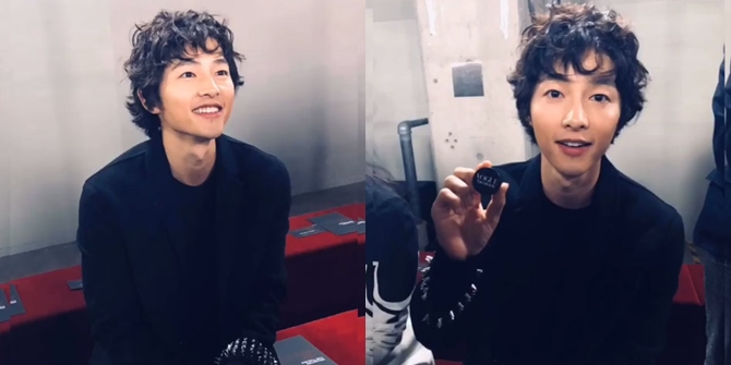 PHOTO: Curly Long Hair, Song Joong Ki's Appearance