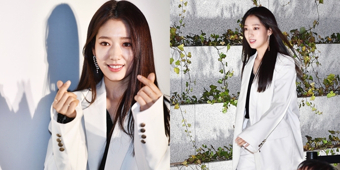 PHOTO: Boyish Monochrome Style Park Shin Hye Attends Fashion Event