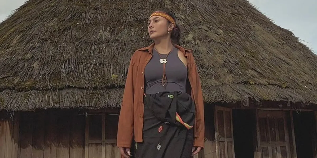 Wulan Guritno's Ethnic Style in NTT, Wearing Songke and Headband