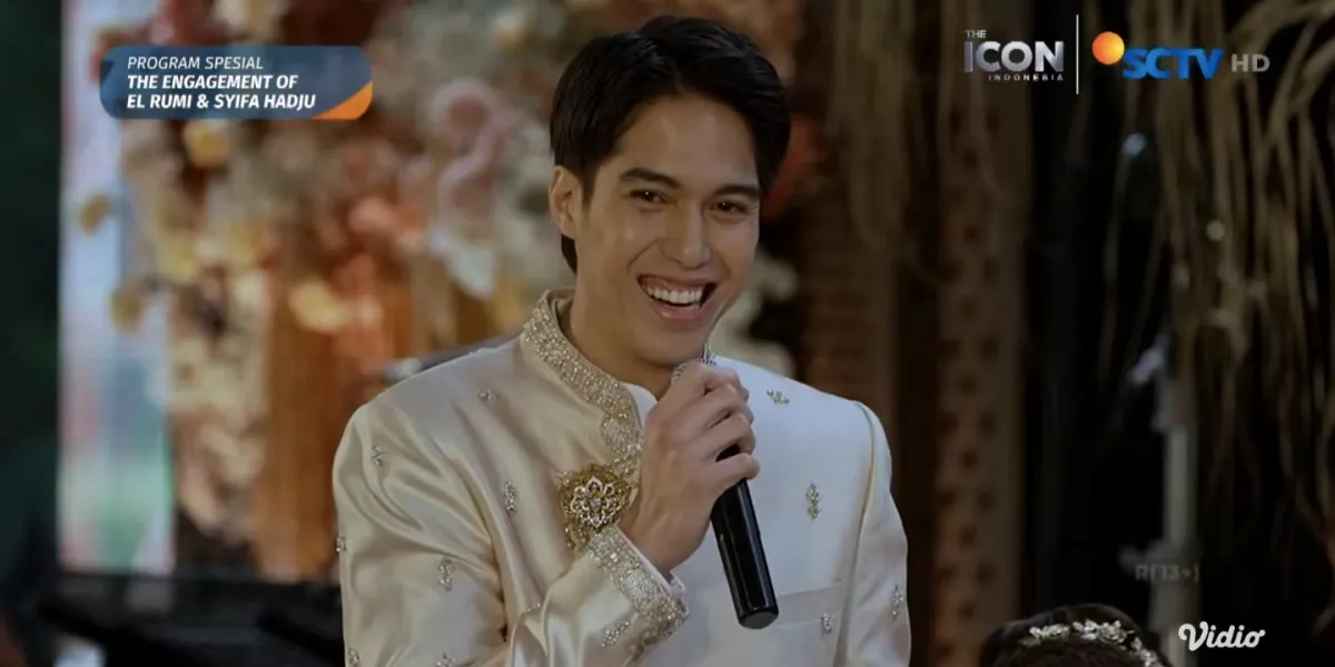 Romantic Pick-Up Lines and El Rumi's Jokes to Syifa Hadju on the Proposal Day