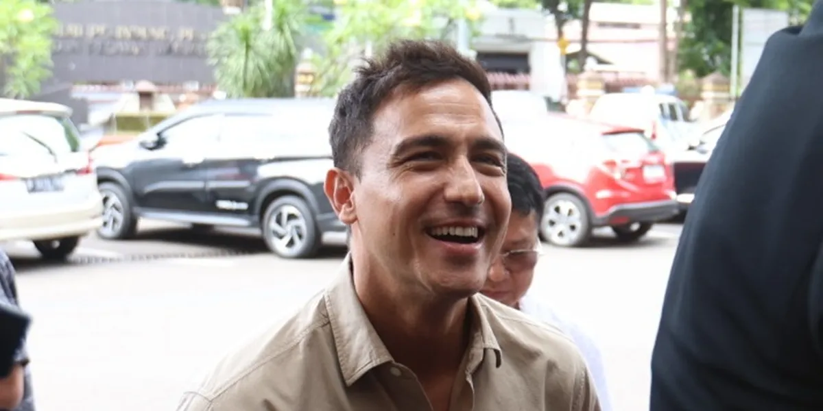 Hamish Daud Visits South Jakarta Police Station, Completes Report on Alleged Defamation