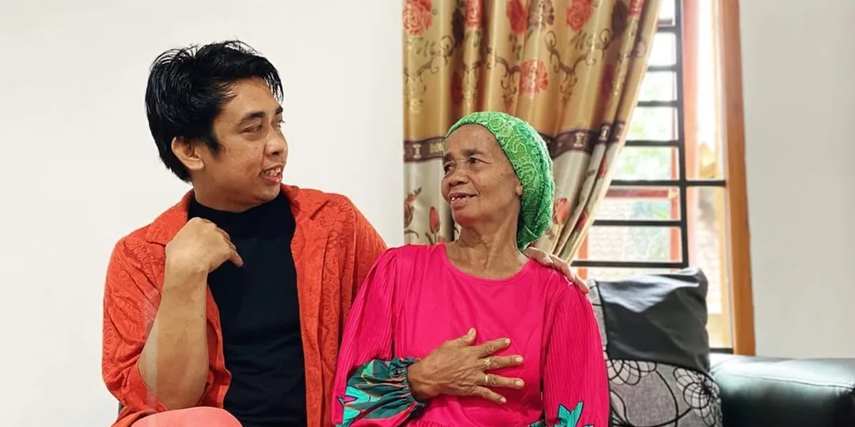 Mother Mimi Peri Has Passed Away, Crying Heavily After Losing Emak Ratu