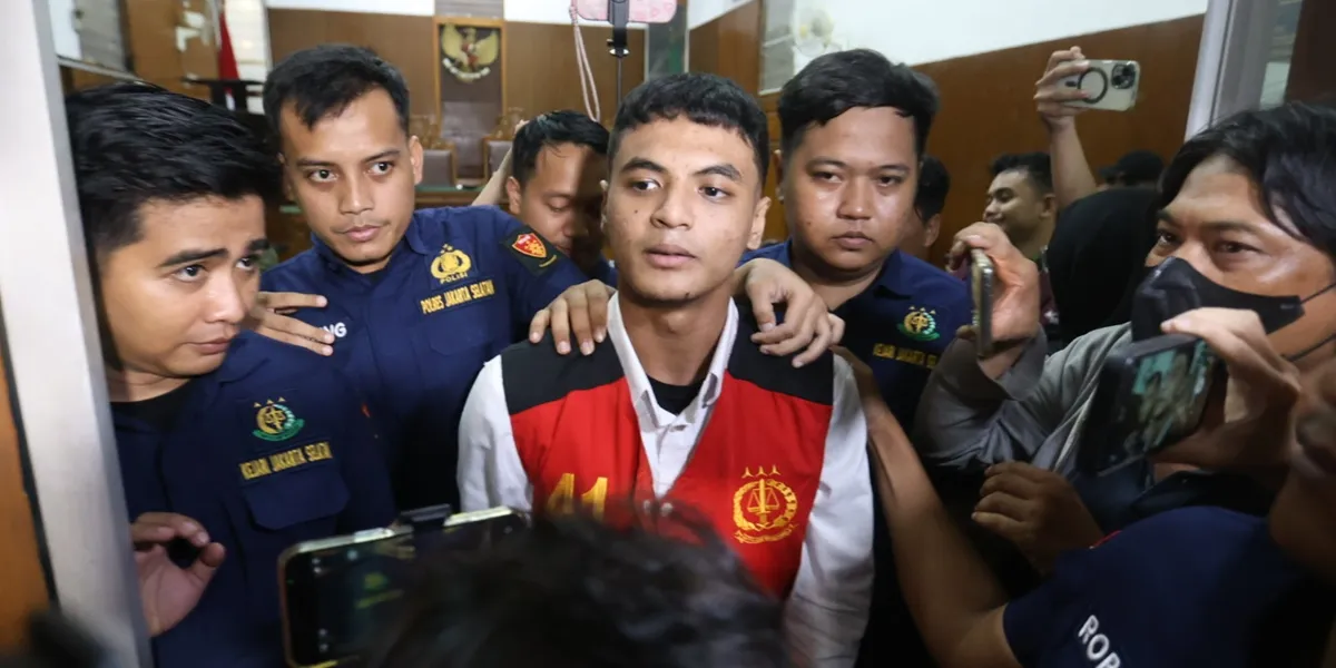 Mother in Shock, Vadel Badjideh Whispers Calming Words After Being Sentenced to 9 Years in Prison