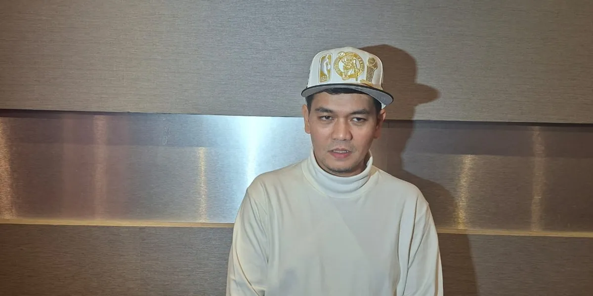 Indra Bekti Is Not Taboo About Sex Education with His Daughter