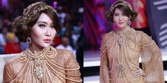 Inul Daratista Like a Queen in the Grand Final of 'Dangdut Academy Asia 4'