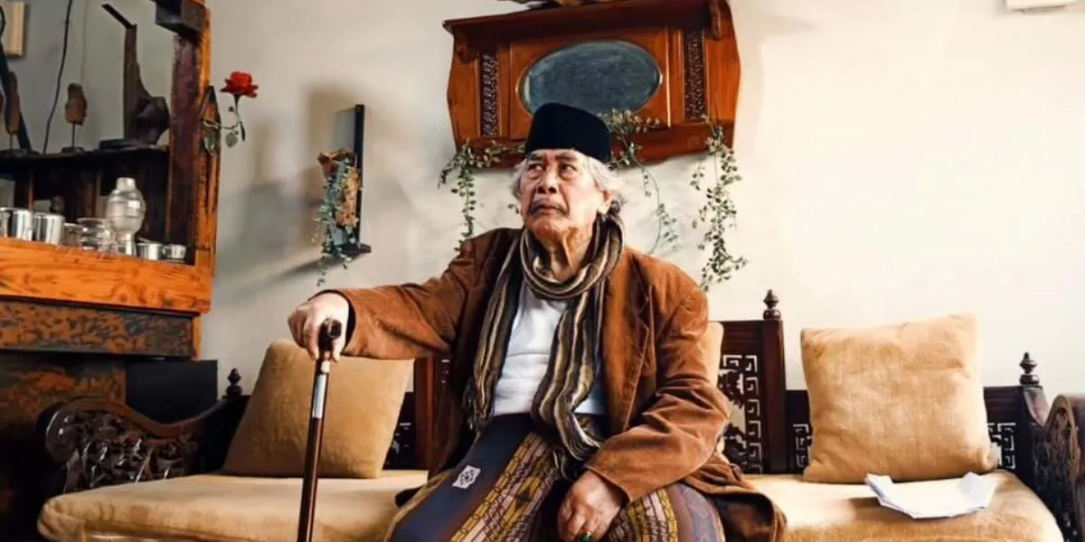 Irfan Hakim Visits Jaja Miharja Who Is Hospitalized