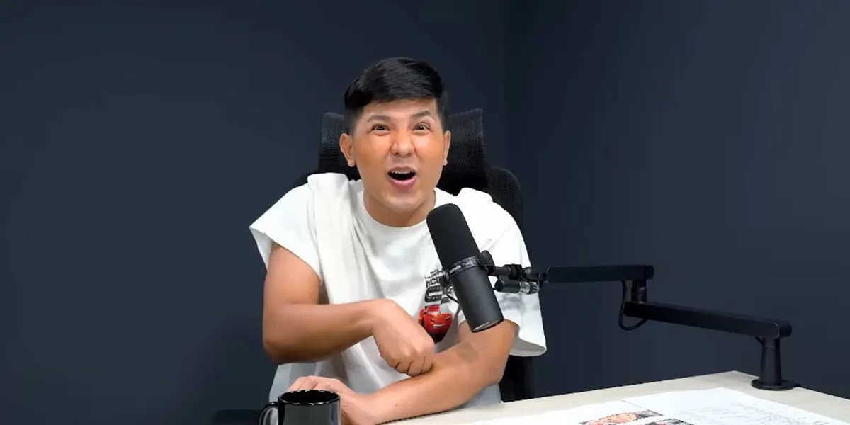 Jirayut Reveals a Funny Experience of Being Pinched by Adorable Moms, Only to Be Pinched Back