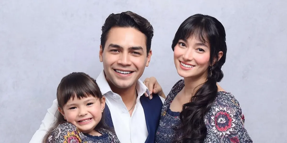 Jonas Rivanno Attends the Gala Premiere of the Film 'GEREJA SETAN', Accompanied by Asmirandah and Their Child
