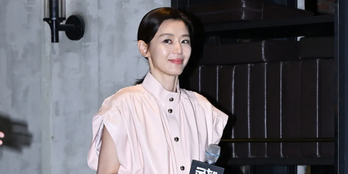 Jun Ji Hyun Looks Stunning in Pink at the 'COLONY' Film Showcase