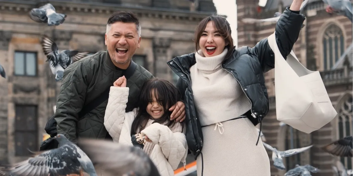 Still Sticking Together Everywhere, Check Out 10 Vacation Photos of Gading Gisel Gempi Exploring Europe!