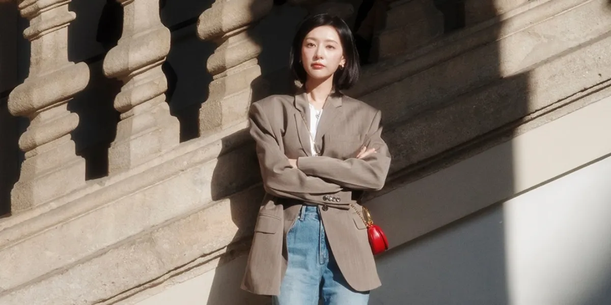 Kim Ji Won Strolling in Milan, Even More Beautiful with Short Hair