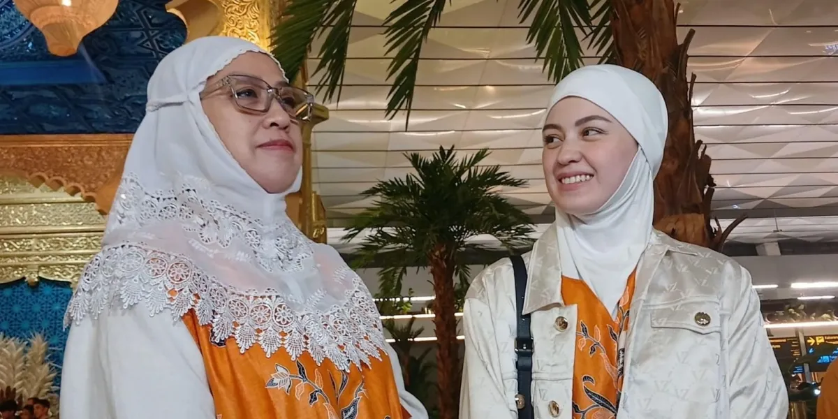 Kimberly Ryder Continues Umrah Despite Conflict in the Middle East, Surrendering to God
