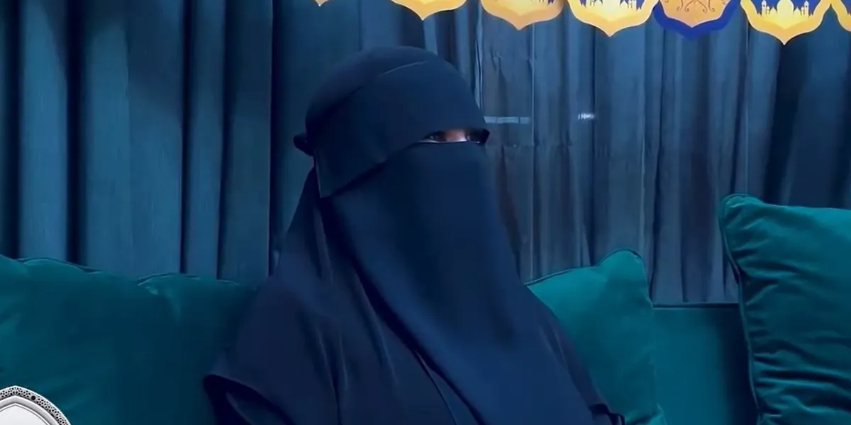 After a Long Absence from the Public, Kartika Putri Reappears to Express Her Feelings While Wearing a Veil