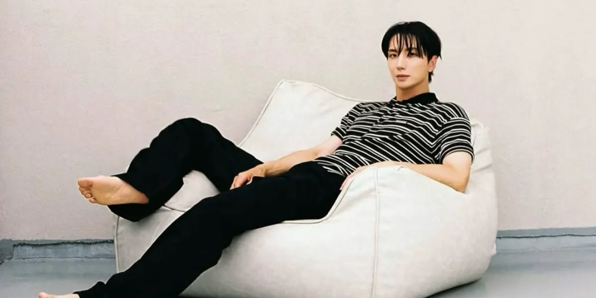 Leeteuk Super Junior Removes Siwon from Group Photo, Closes Comment Section