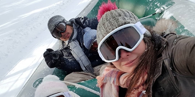 Holiday to Tokyo, Wulan Guritno and Family Enjoy Playing in the Snow