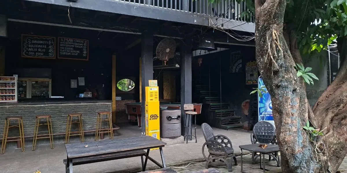 Sneak Peek at Lisa BLACKPINK's Film 'Extraction: Tygo' at Baronk Cafe Kemang