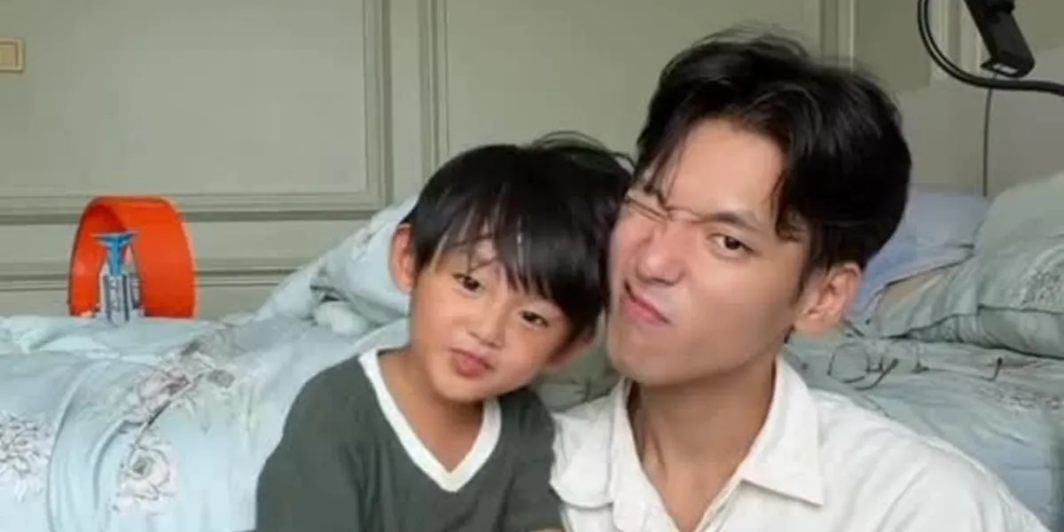 Cute Moment of Junho with Kamari, the Daughter of Daehoon