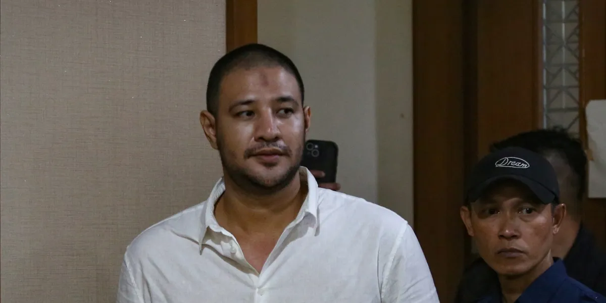 Touching Moment of Ammar Zoni's Conversation with His Girlfriend After Attending the Trial