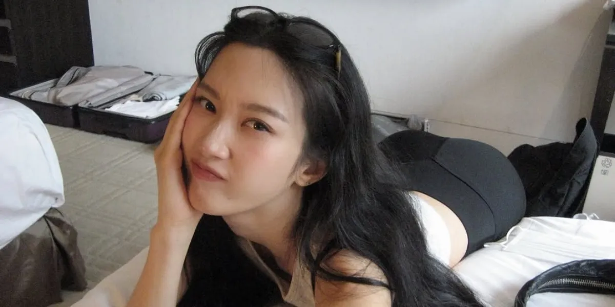 Moon Ga Young Shows Bare Face, Stunning as She Approaches Her Thirties