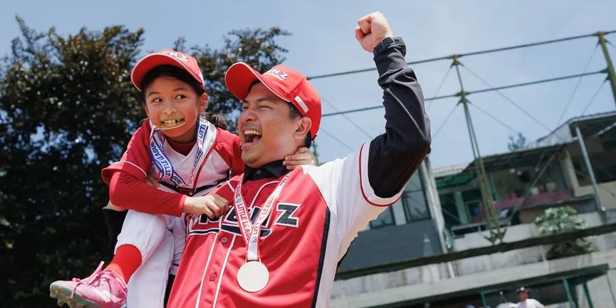 Nastusha Putri Chelsea Olivia Plays Baseball, Makes Her Father Proud