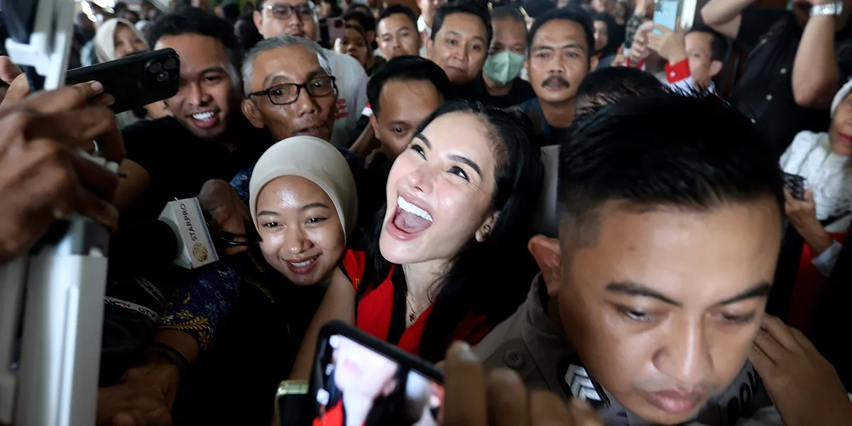 Nikita Mirzani Counter-Sued by Reza Gladys Worth 500 Billion