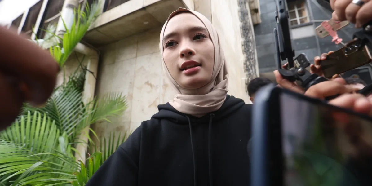 Employees Apparently Feel Uncomfortable Seeing Inara Rusli's Closeness with Insanul Fahmi