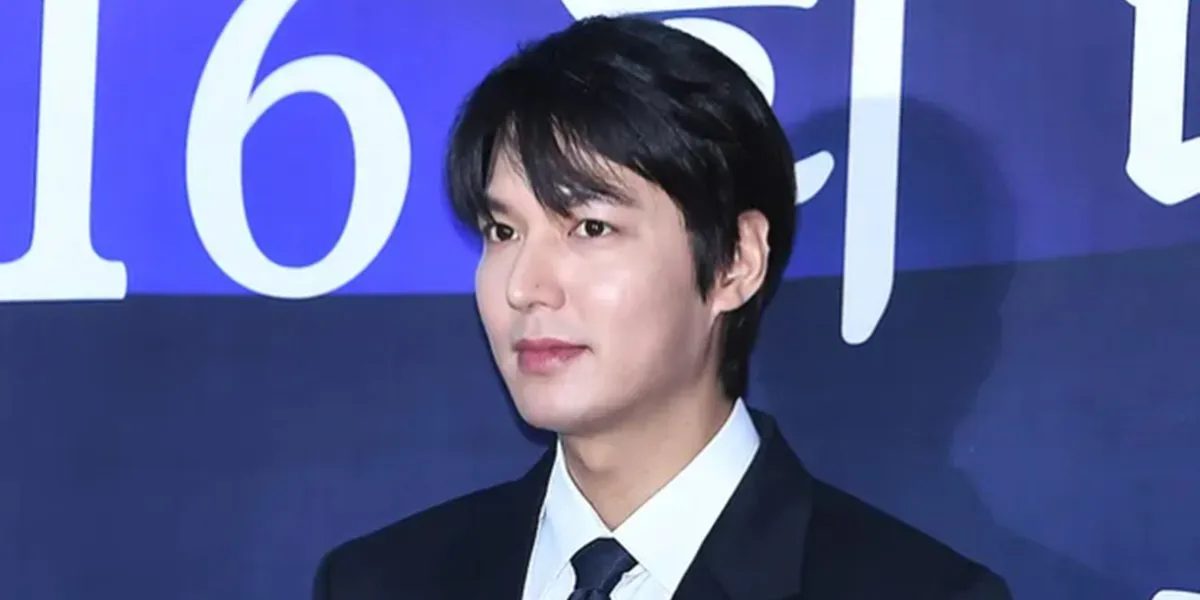 Park Bom Caught Editing Photo of Lee Min Ho Shirtless on Social Media