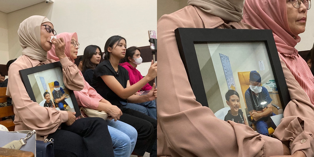 Hugging a Photo of Dante in the Courtroom, 9 Photos of Tamara Tyasmara's Mother Crying While Listening to Witness Testimonies in Front of the Panel of Judges