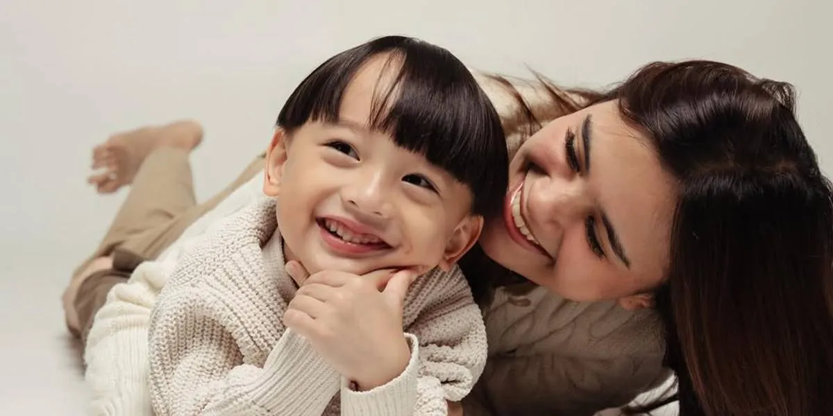 Latest Photoshoot of Audi Marissa with Her Child, Without Anthony Xie