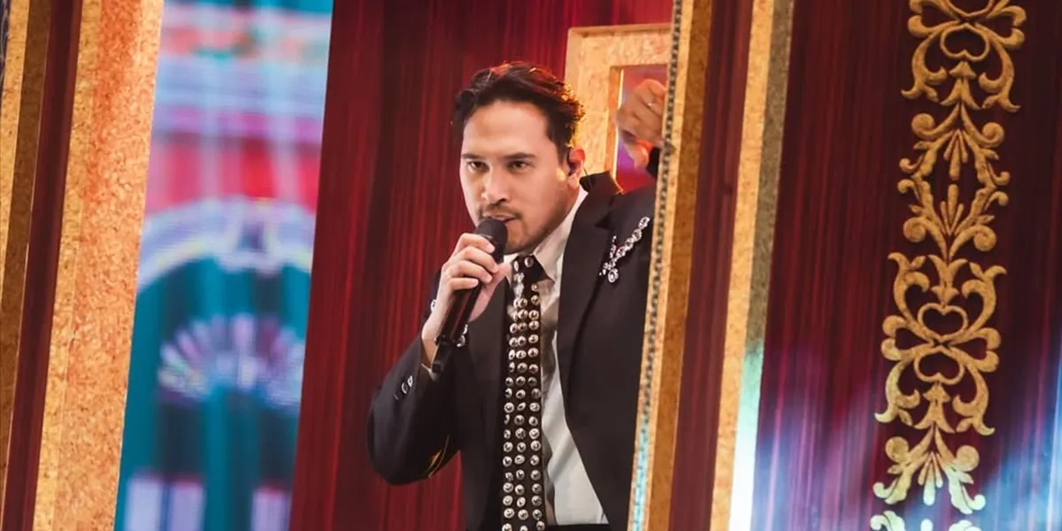 First Appearance at SCTV Awards, Adrian Khalif Gives a Special Performance