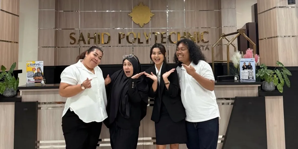 The Struggle of Cesen Former JKT48 Graduating S2, Almost Trembled and Fainted During Thesis Defense