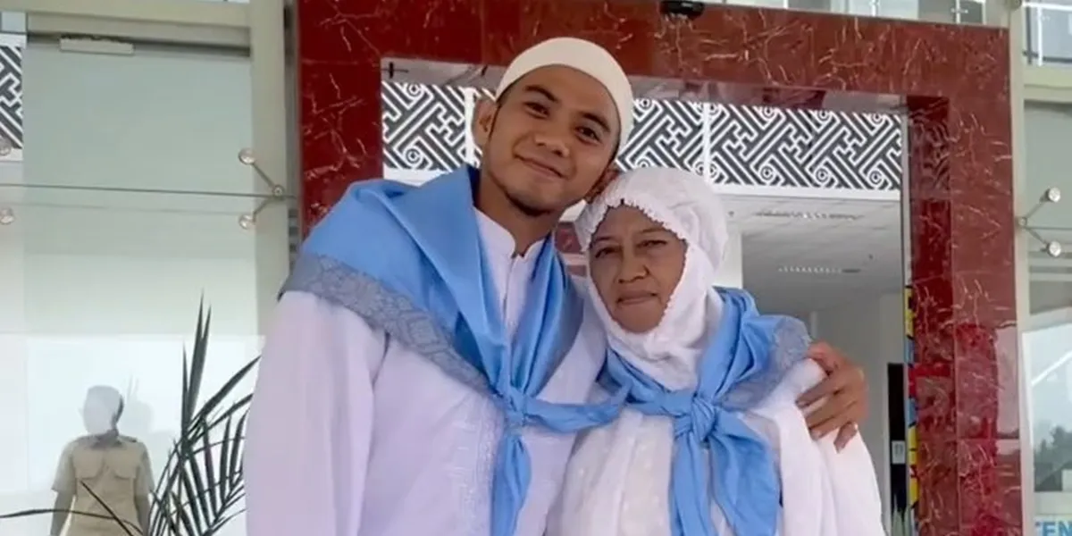 Rizki DA's Preparation to Depart for Hajj to Replace His Late Father and Accompany His Mother
