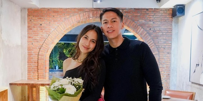 Pevita Pearce Rayakan Ultah Pacar dengan Unggah Foto-Foto Romantis