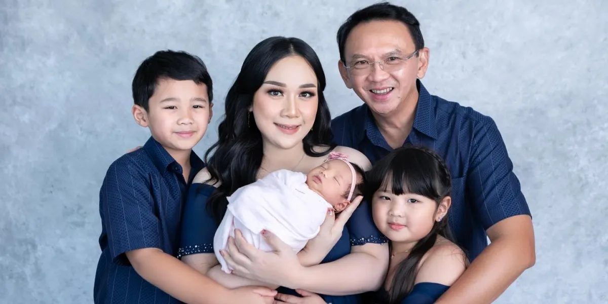 Ahok & Puput's Photoshoot with Three Children, A Happy Family Portrait