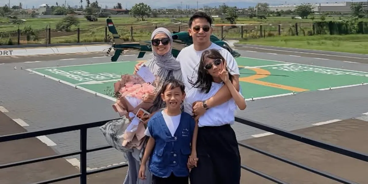 Poppy Bunga Receives a 12th Wedding Anniversary Gift from Her Husband, Family Rides in a Helicopter