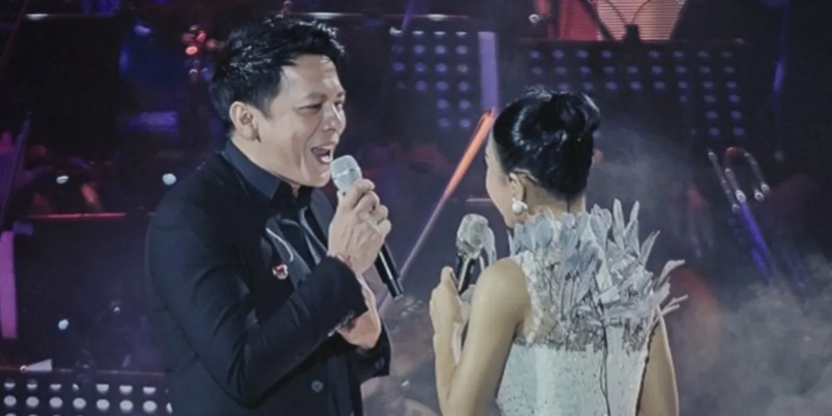 Portrait of Ariel NOAH at Yuni Shara's Concert, Sweet Chemistry on Stage