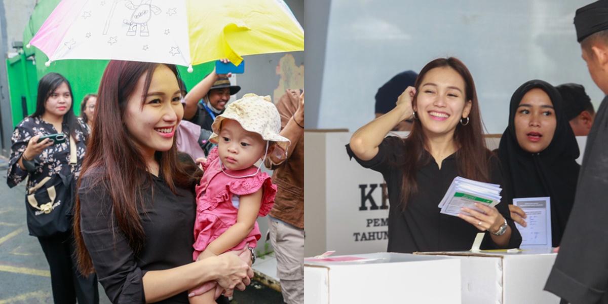 Snapshot of Ayu Ting Ting Walking with Her Cemara Family to the Polling Station and Her Father Ojak Joins the Pose