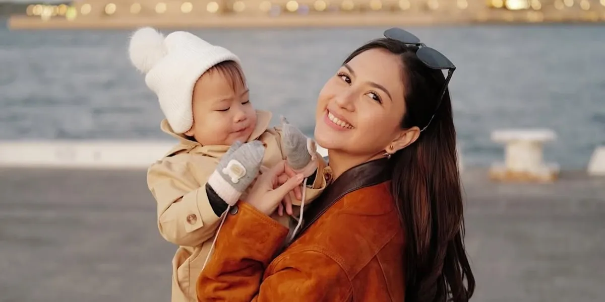 Portrait of Baby Kyarra, Jessica Mila's Child, at School Accompanied by Dad, Call Daddy Yakup