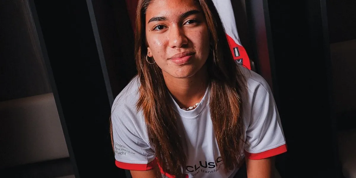 7 Beautiful Photos of Claudia Scheunemann Off the Field, 16-Year-Old Girl from Indonesia Playing in the Dutch League 1
