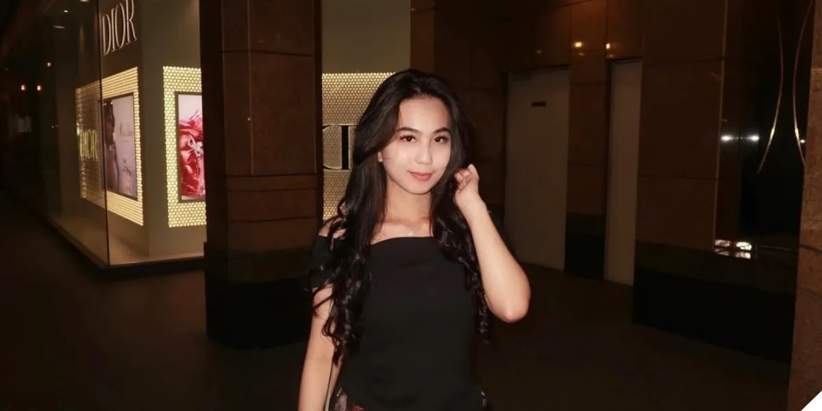 7 Beautiful Photos of Zahra Annisya, Awkarin's Sister Who Rarely Gets the Spotlight, Medical Graduate