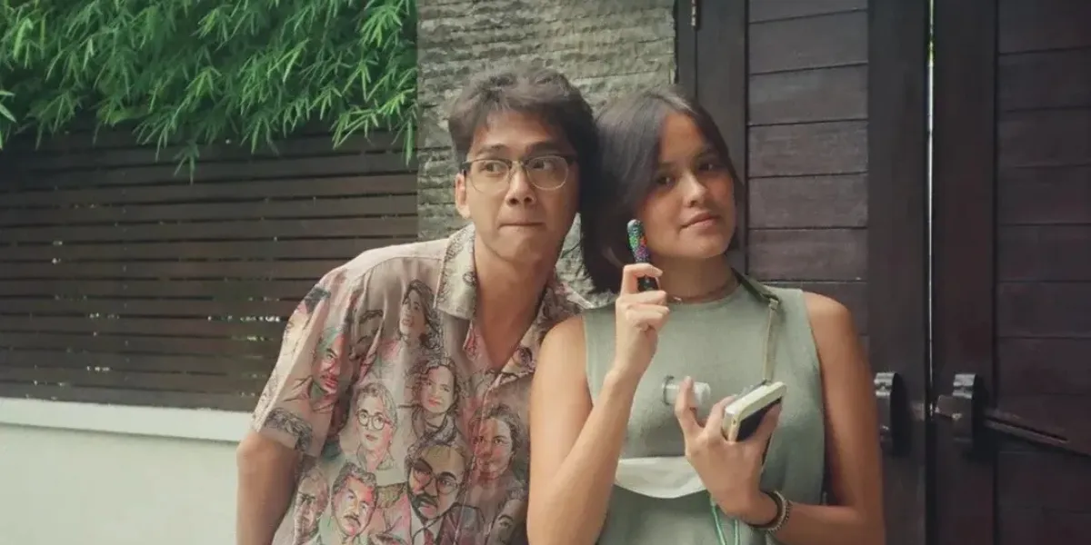 Portrait of Chicco Kurniawan with His Girlfriend Who Works as a Dentist