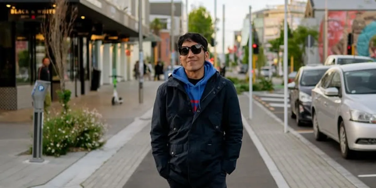 7 Photos of Desta Touring in New Zealand with The Prediksi and Bedain, the Cool Dads